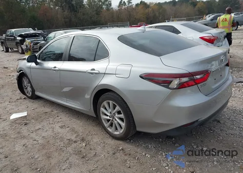 2021 Toyota Camry Le z USA, uszkodzony, nr VIN 4T1C11AK9MU599703